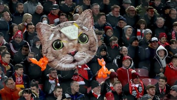 Así recibió Anfield a Zouma: "Cats lives matter"
