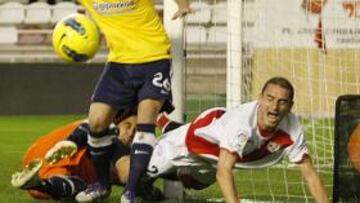 <b>PENALTI. </b>Iñigo Martínez agarró a Delibasic cuando iba a rematar.