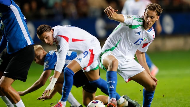 Italia no se equivoca y el prodigioso Esposito celebra su primer gol