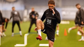 Entrenamiento de Adri&aacute;n L&oacute;pez con el M&aacute;laga.