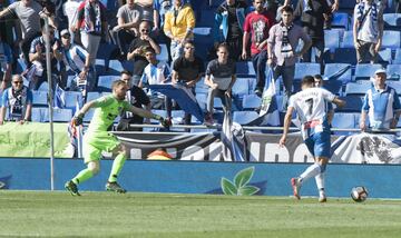 Espanyol 2-0 Atlético de Madrid | Melendo aguantó la pelota esperando el desmarque de su compañero, una vez que vio el espacio le puso el balón y Borja Iglesias terminó con un regate al portero en el área antes de materializar la ocasión.