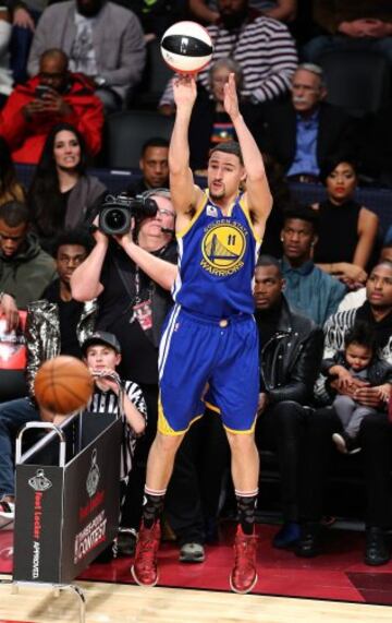 Klay Thompson decepcion¨® y no pudo revalidar su corona en el concruso de triples