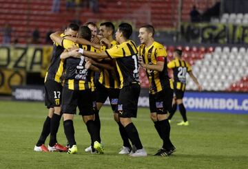 Football Soccer - Copa Libertadores- Paraguay's Guarani v Venezuela's Zamora - Defensores del Chaco Stadium Asuncion, Paraguay - 12/4/2017. Luis Cabral (2nd L) of Paraguay's Guarani celebrates after scoring. REUTERS/Jorge Adorno.