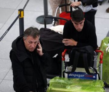 Gaitán espera en el Aeropuerto de Buenos Aires. 