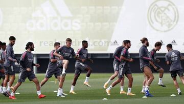 Los jugadores del Real Madrid, durante la sesión de entrenamiento.