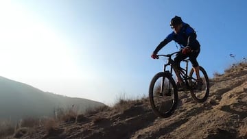 David practicando Mountain Bike Enduro en Sese&ntilde;a (Toledo), en un descenso que ha triunfado en TikTok. 