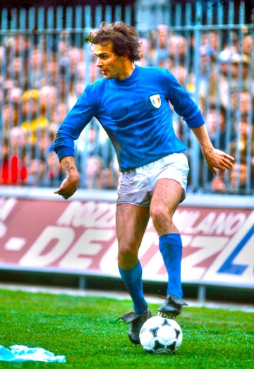 Cabrini jugó los mundiales de 1978,1982 y 1986, siendo campeón en España. En total, disputó 18 partidos en las Copas del Mundo.