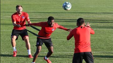 El mediocampista mexicano terminó los ejercicios con el equipo rojiblanco con una gran anotación.
