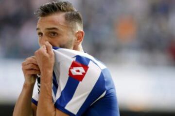 El delantero del Deportivo Lucas Pérez celebra el segundo gol de su equipo ante el Valencia.