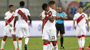 LIMA, PERU - JUNE 03: Renato Tapia of Peru reacts after losing a match between Peru and Colombia as part of South American Qualifiers for Qatar 2022 at Estadio Nacional de Lima on June 03, 2021 in Lima, Peru. (Photo by Paolo Aguilar - Pool/Getty Images)