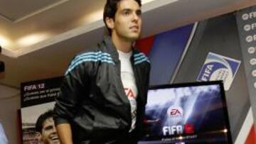 <b>DE MODA. </b>Kaká estuvo ayer en la presentación del videojuego FIFA 12 y habló de su situación.