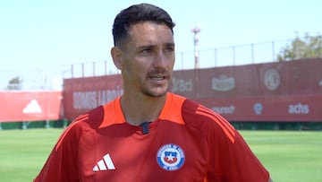 Zampedri da su primera entrevista como jugador de la Roja y Cortés lo interrumpió así: ojo a la reacción