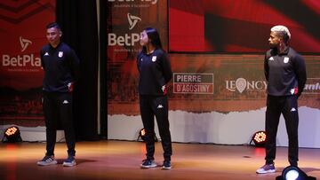 Independiente Santa Fe reveló la nueva camiseta de los planteles femenino y masculino para la temporada 2023. Alfonso Cañón lideró la presentación.