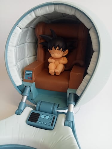 Goku bebé en cápsula Saiyan por Banpresto