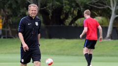 Jurgen Klinsmann durante un entrenamiento con la selecci&oacute;n de Estados Unidos.