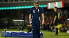 “A Gareca lo veo lejano y distante; viene un rato, entrena y se va”