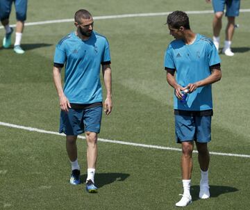 Benzema y Varane.