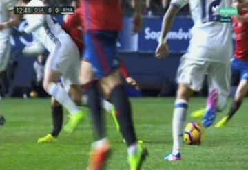 Tano se fracturó la tibia y el peroné tras chocar con Isco por un balón dividido.