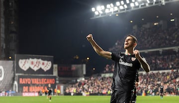 El jugador del Athletic salió de revulsivo y con dos zarpazos demostró que los goles y la clase se le caen del bolsillo.  