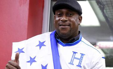 El mítico jugador tico tomó las riendas de la H en septiembre de 2014, su primer juego como director técnico fue ante Belice en un partido correspondiente a la Copa Uncaf. La victoria se la llevó Honduras