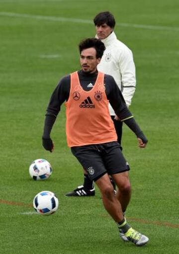 El defensor alemán Mats Hummels ocupa el cuarto puesto.