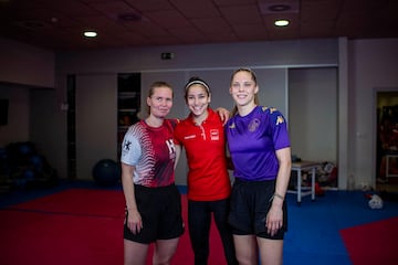 Suvi Mikkonen, Adriana Cerezo y Viviana Marton posan para AS en el Hankuk. 