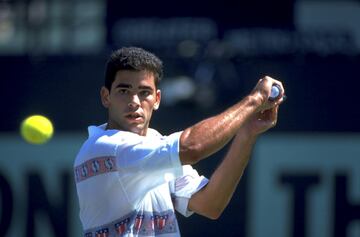 Pete Sampras firm車 una gesta en Miami en 1994 al alcance de unos pocos elegidos. El estadounidense se jugaba el t赤tulo de aquel a?o ante su compatriota Andr谷 Agassi, que llegaba en plena forma tras derrotar a rivales como Boris Becker o Stefan Edberg. Sampras padec赤a de un virus estomacal y no estaba en las mejores condiciones para jugar. Recibi車 atenci車n m谷dica v赤a intravenosa en las horas previas a la final y Agassi lo encontr車 tirado en el suelo de los vestuarios, por lo que se acord車 retrasar la hora del encuentro. A la hora de la verdad, Sampras conquist車 el t赤tulo de forma heroica tras dos horas y cuarto de partido.