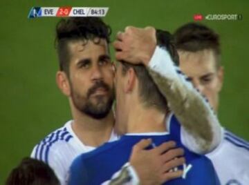 Diego Costa la lía al morder a un rival y escupir al árbitro en el Everton-Chelsea de la FA Cup.