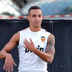 Rodrigo: titular, capitán ante la Real y ovacionado por Mestalla