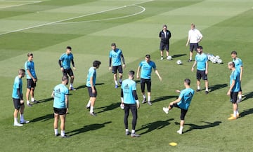 El Real Madrid entrenándose en Valdebebas antes de viajar a Sevilla. 