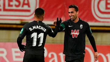 Darwin Mach&iacute;s, con Montoro durante un partido de la pasada temporada en Europa League.