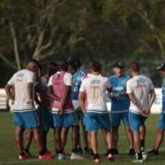 Con los 25 jugadores entrena la Selección a dos días del debut