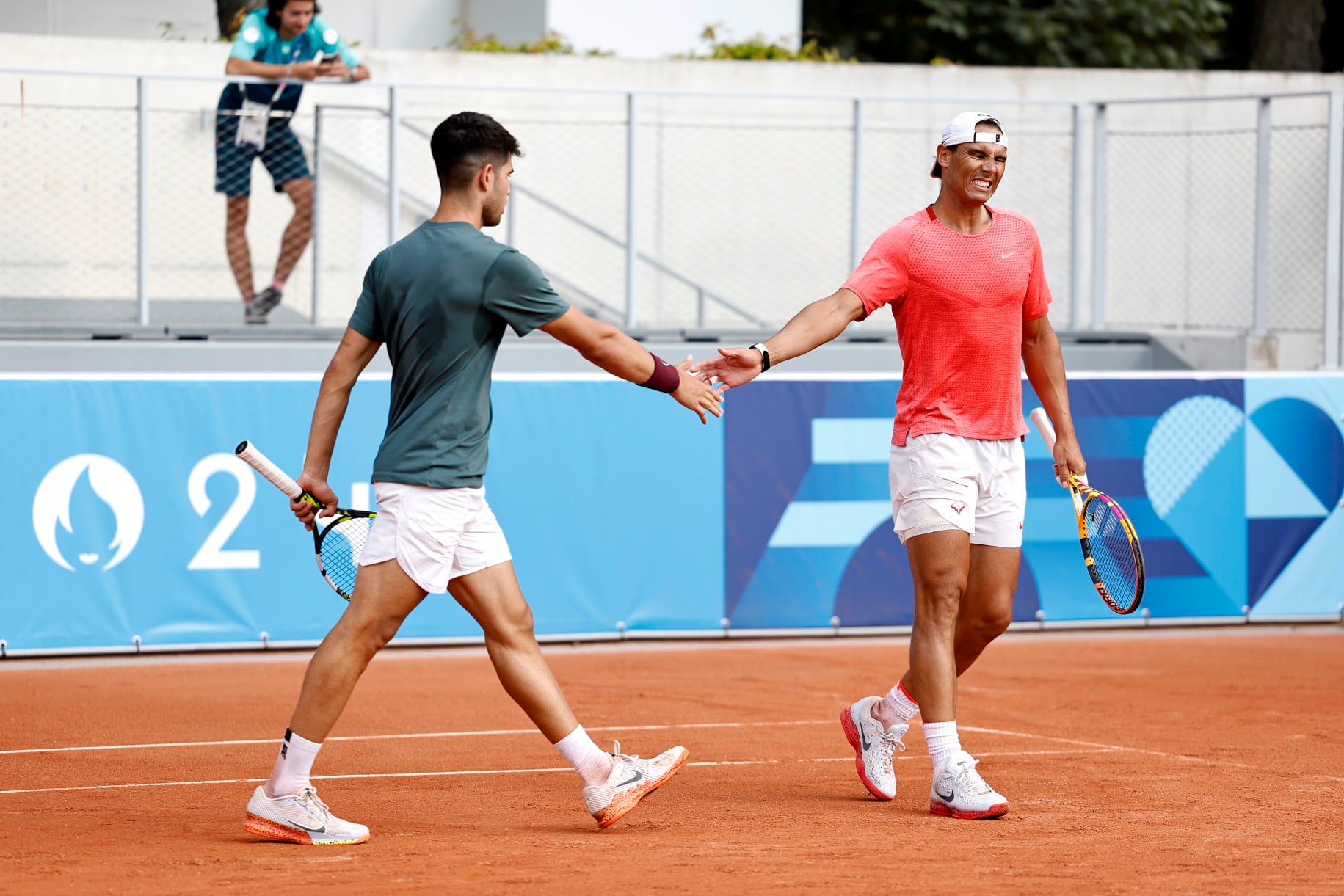 Revés para Nadal: Djokovic y molestias que le obligan a parar