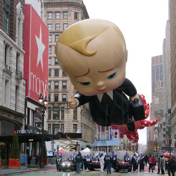 ¡Boss Baby de vuelta a los negocios! ¡Este gran personaje se unió al desfile con este espectacular globo!