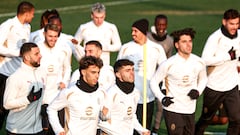 Santiago Giménez titular contra el Feyenoord