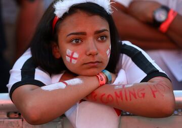 Croacia-Inglaterra (1-1), 1-0 en la prórroga. Una aficionada de inglaterra desolada tras la eliminación en semifinal.