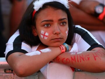 Croacia-Inglaterra (1-1), 1-0 en la prórroga. Una aficionada de inglaterra desolada tras la eliminación en semifinal.