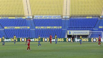 Vuelven los bocadillos a las gradas del Estadio Gran Canaria