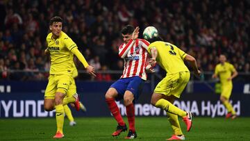 Villarreal's Spanish defender Raul Albiol (R) challenges Atletico Madrid's Spanish forward Alvaro Morata during the Spanish league football match Club Atletico de Madrid against Villarreal CF at the Wanda Metropolitano stadium in Madrid on Febr