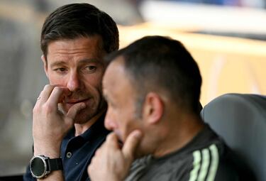 Xabi Alonso en el banquillo.