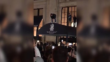 Aficionado de los Philadelphia Eagles arriesga su vida celebrando la victoria