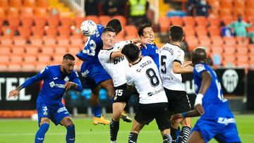 Hugo Guillamon of Valencia CF and Enes Unal of Getafe fighting for the ball during the La Liga Santander mach between Valencia and Getafe at Estadio de Mestalla on November 1, 2020 in Valencia, Spain
AFP7
01/11/2020 ONLY FOR USE IN SPAIN