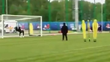 A lo Higuita: El escorpión de este arquero uruguayo en la práctica