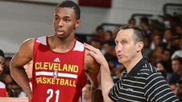 Wiggins firma su contrato y no podrá ser traspasado en un mes