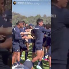 ¡Qué llevado! Dinenno “golpeó” a Carlos Gutiérrez en festejo