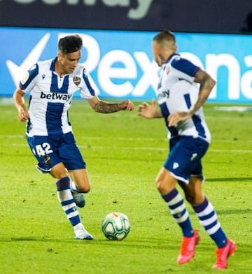 Álex Blesa en su debut con el primer equipo del Levante.