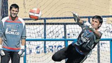 <b>TRANQUILIDAD. </b>Abbondanzieri está en forma y pide serenidad para invertir el mal arranque.