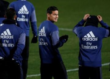 James Rodríguez entrena al lado de sus compañeros del Real Madrid en Yokohama, Japón, pensando en el Mundial de Clubes y el América de México, su primer rival.