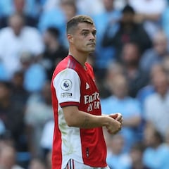 Granit Xhaka da positivo por coronavirus tras rechazar la vacuna