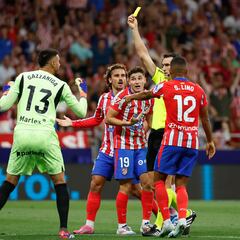 El fútbol ensaya cambios: medidas contra los porteros, un VAR low cost...